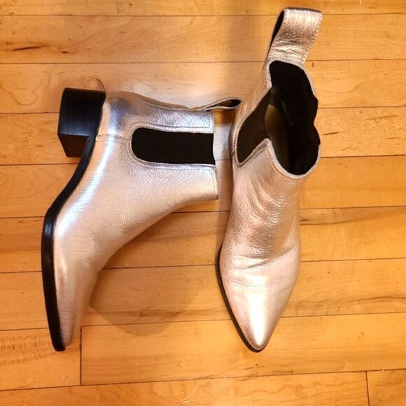 Loeffler Randall Nellie Silver Chelsea Pointed Booties 6.5 - Picture 10 of 10